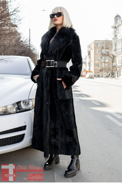 Шуба из мутона(овчина) с воротником з єнота B-57