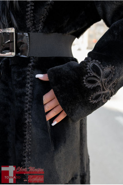 Шуба из мутона(овчина) с воротником з єнота B-57