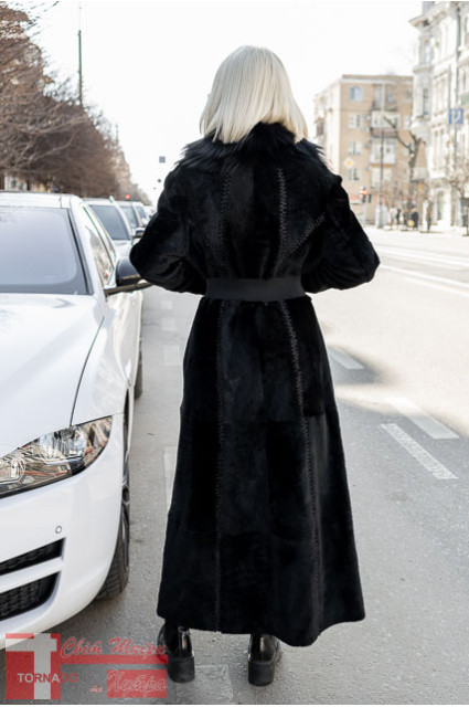 Шуба из мутона(овчина) с воротником з єнота B-57